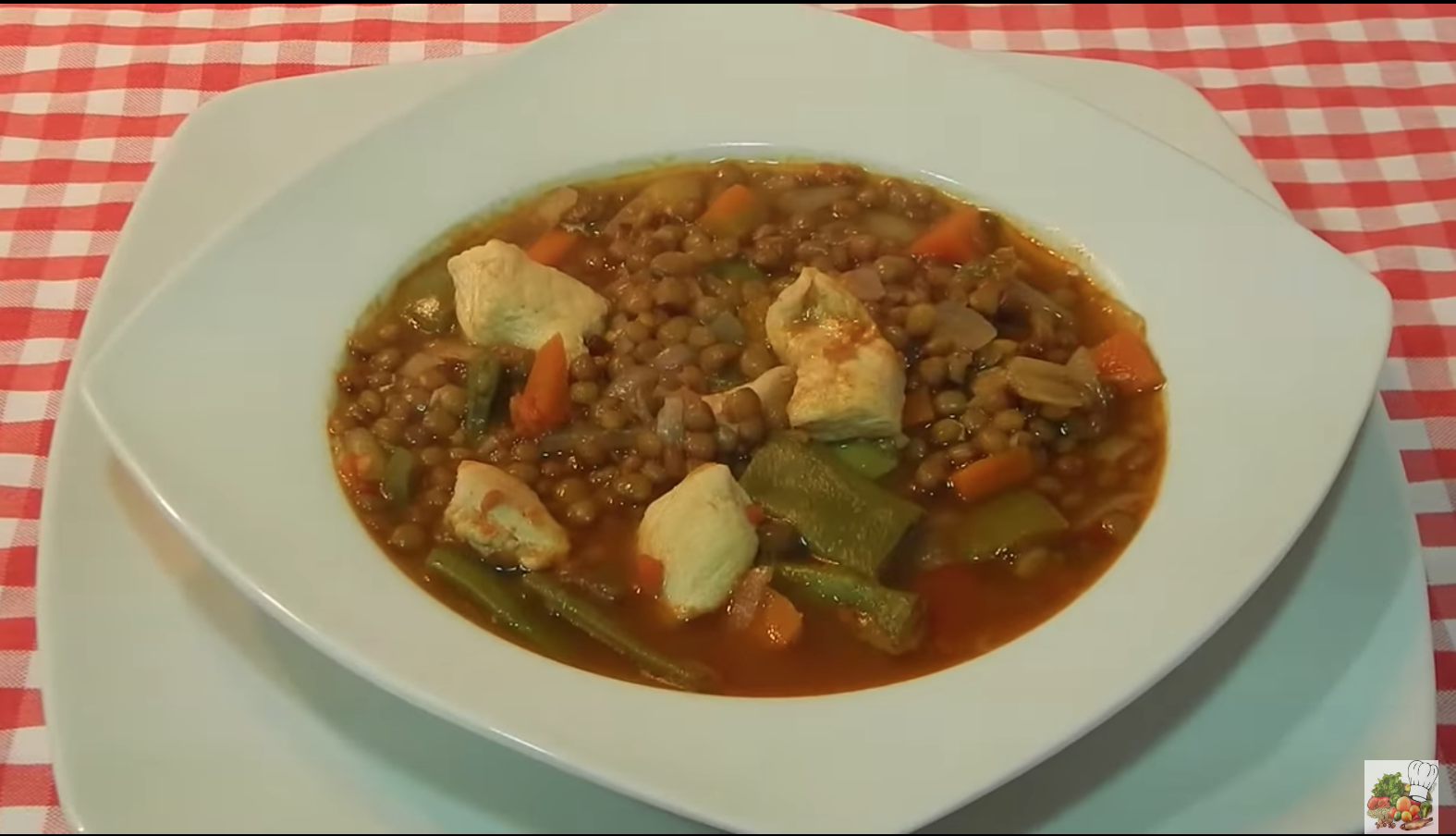 Ensalada de pimientos asados atún y huevo con Lentejas y pollo